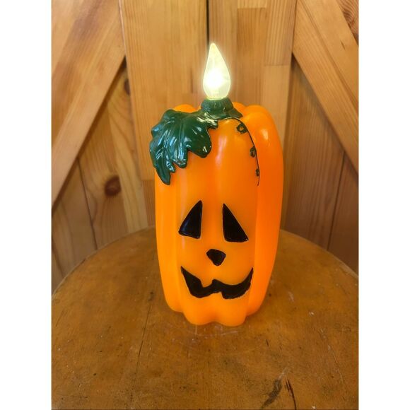 Sylvania 8" LED Halloween Pumpkin Candle Battery Operated (5539) - Picture 2 of 12